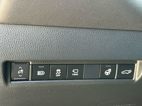 Used 2024 Toyota Venza Limited AWD/4WD image 23