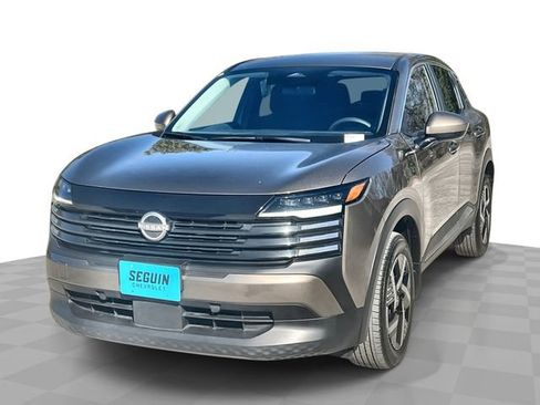 Used 2025 Nissan Kicks SV w/ Charging Package image 1