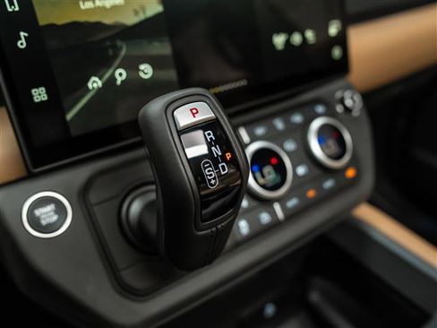 New 2026 Land Rover Defender 110 X-Dynamic SE image 31