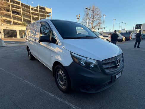 Used 2022 Mercedes-Benz Metris image 5