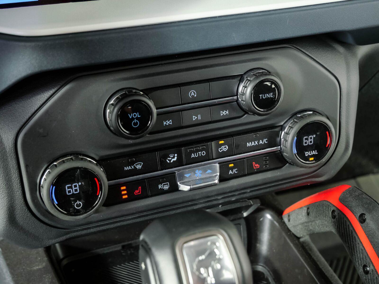 Used 2025 Ford Bronco Heritage Edition AWD/4WD image 14