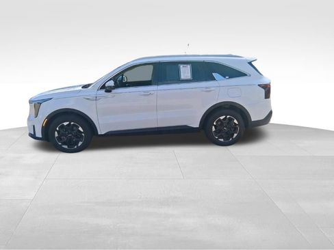 Used 2024 Kia Sorento S w/ Panoramic Sunroof Package FWD image 2
