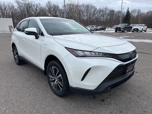 Used 2021 Toyota Venza LE image 3