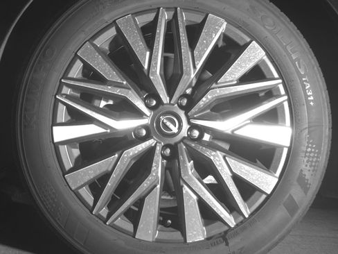 Used 2025 Nissan Altima 2.5 SV FWD image 12