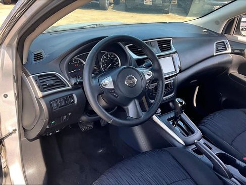 Used 2019 Nissan Sentra SV FWD image 18