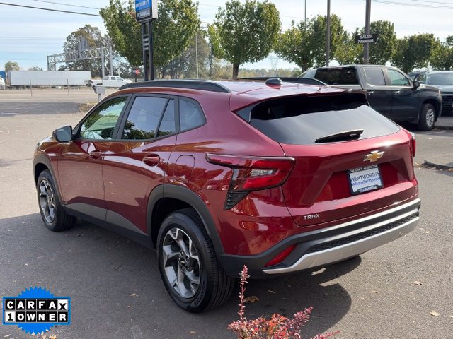 Used 2025 Chevrolet Trax LT w/ LT Convenience Package FWD image 5