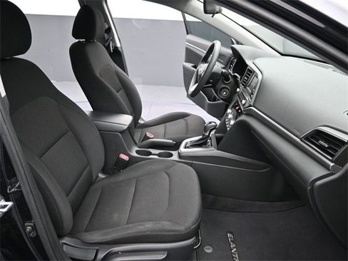 Used 2020 Hyundai Elantra SE w/ Cargo Package (C1) image 16