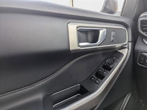 Used 2024 Ford Explorer XLT image 10