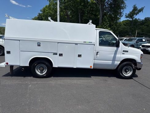 Used 2019 Ford E-350 and Econoline 350 Super Duty w/ Power Windows & Locks Group RWD image 10