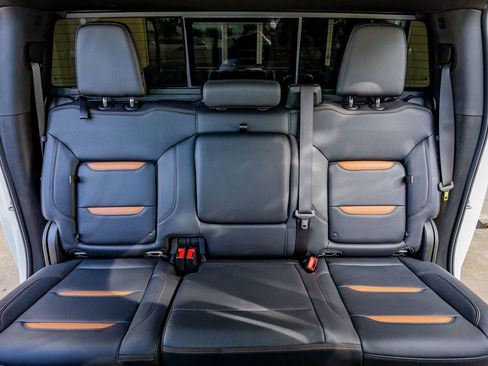 Used 2024 GMC Sierra 2500 AT4 w/ AT4 Premium Plus Package image 35