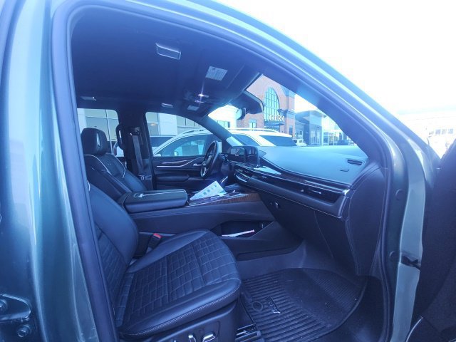 Certified 2024 Cadillac Escalade Sport Platinum w/ LPO, ONYX Package AWD/4WD image 4