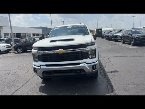 Used 2024 Chevrolet Silverado 2500 LT w/ Convenience Package AWD/4WD image 3