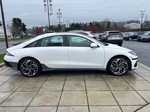 Used 2025 Hyundai Ioniq 6 Limited image 4