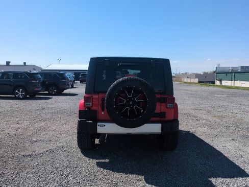 Used 2015 Jeep Wrangler Unlimited Sahara w/ Connectivity Group AWD/4WD image 7
