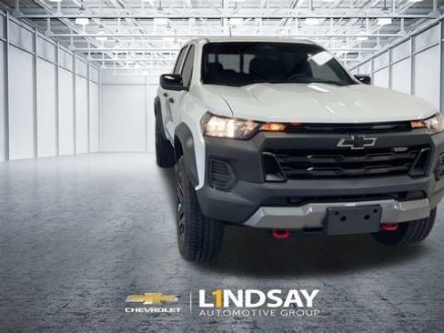 Used 2024 Chevrolet Colorado Trail Boss w/ Advanced Trailering Package AWD/4WD image 4