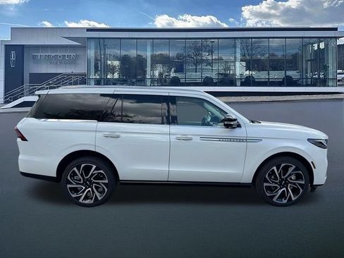 New 2027 Lincoln Navigator Reserve AWD/4WD image 9