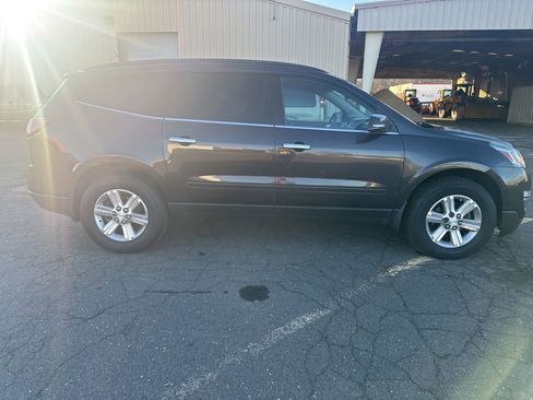 Used 2014 Chevrolet Traverse LT image 11