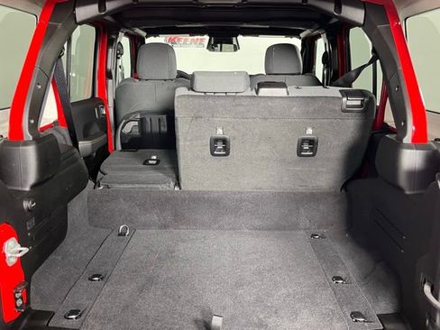 Used 2025 Jeep Wrangler Unlimited Sahara image 25