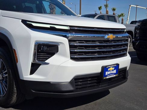 Used 2025 Chevrolet Traverse LT FWD image 8
