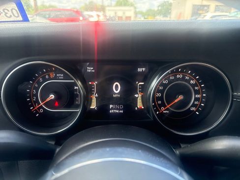 Used 2022 Jeep Gladiator Overland w/ Popular Equipment Package AWD/4WD image 14