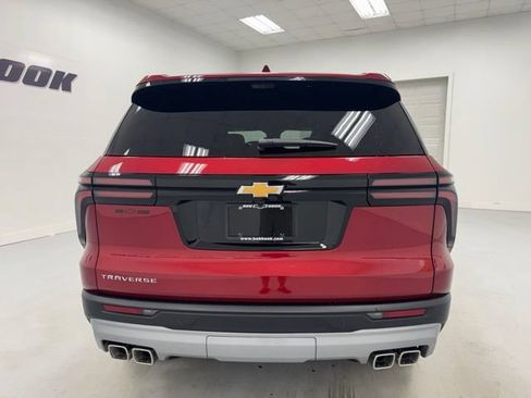 New 2026 Chevrolet Traverse LT w/ Driver Confidence Package FWD image 6