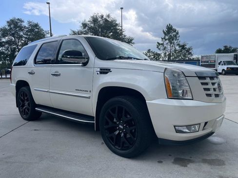 Used 2007 Cadillac Escalade AWD w/ Information Package image 9