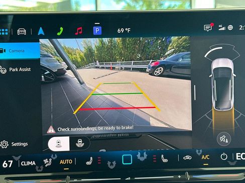 New 2025 Volkswagen ID.4 Pro image 19