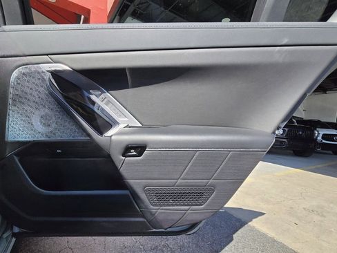 Used 2024 BMW 760i xDrive w/ Executive Package image 19