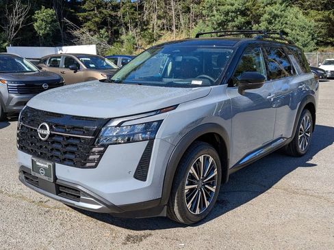 New 2026 Nissan Pathfinder Platinum image 2