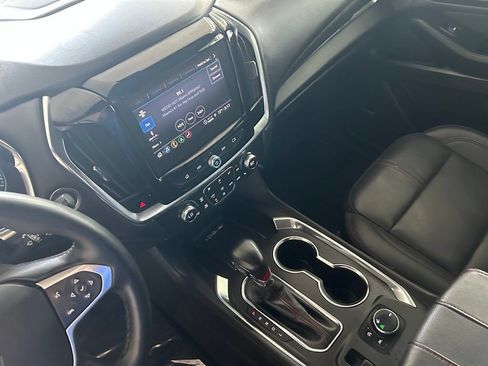 Used 2023 Chevrolet Traverse RS FWD image 54