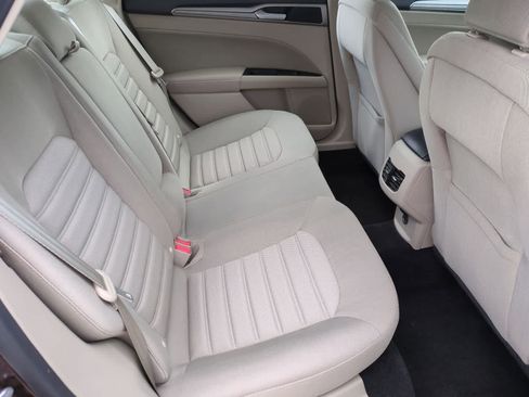 Used 2019 Ford Fusion SE FWD image 20
