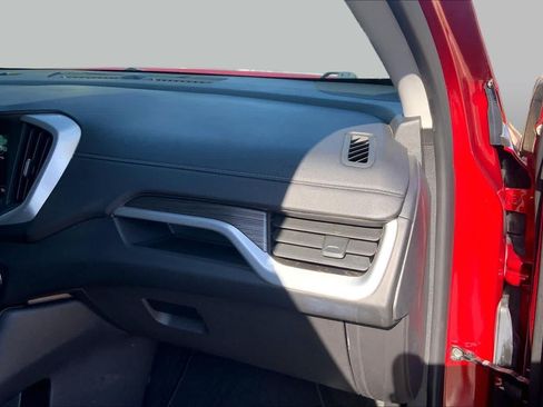Used 2024 GMC Terrain SLE w/ Driver Convenience Package FWD image 19