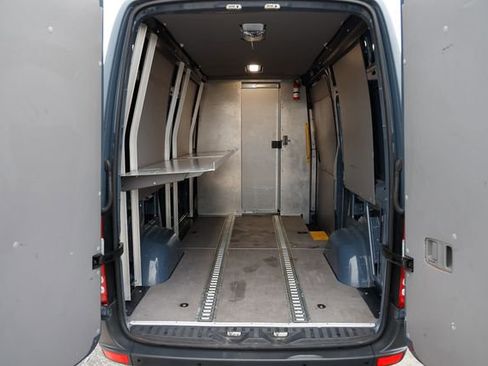 Used 2018 Mercedes-Benz Sprinter 2500 image 8