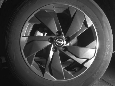 Used 2025 Nissan Rogue SV AWD/4WD image 15