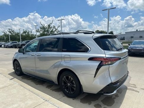 Used 2024 Toyota Sienna XSE w/ XSE Plus Package AWD/4WD image 4