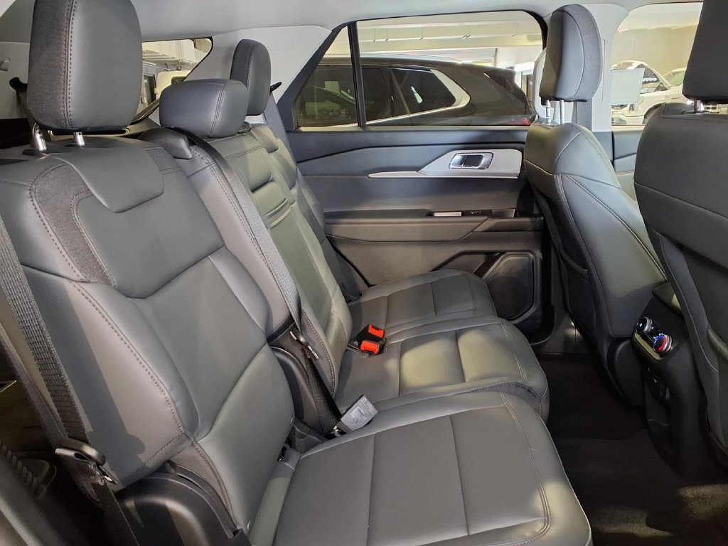 Used 2026 Ford Explorer Active w/ Active Comfort Package RWD image 26
