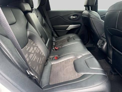 Used 2022 Jeep Cherokee Latitude w/ Sun & Sound Group AWD/4WD image 19