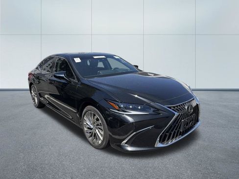 Used 2023 Lexus ES 300h Ultra Luxury w/ Accessory Package (Z2) FWD image 3