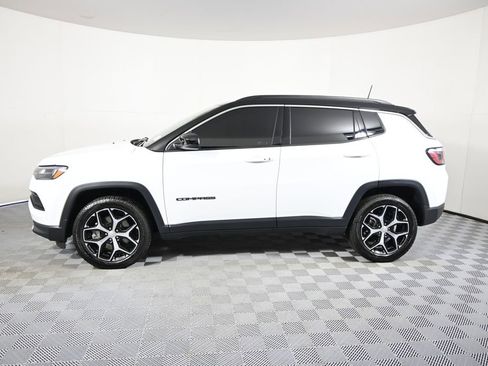 Used 2024 Jeep Compass Limited AWD/4WD image 2