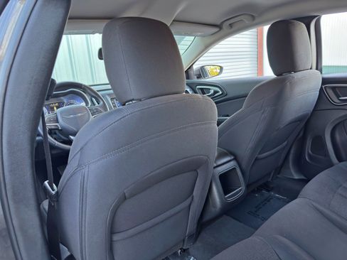 Used 2015 Chrysler 200 Limited w/ Convenience Group image 28