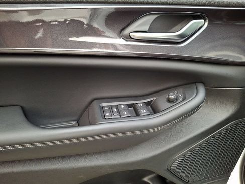 Used 2023 Jeep Grand Cherokee L Laredo AWD/4WD image 15