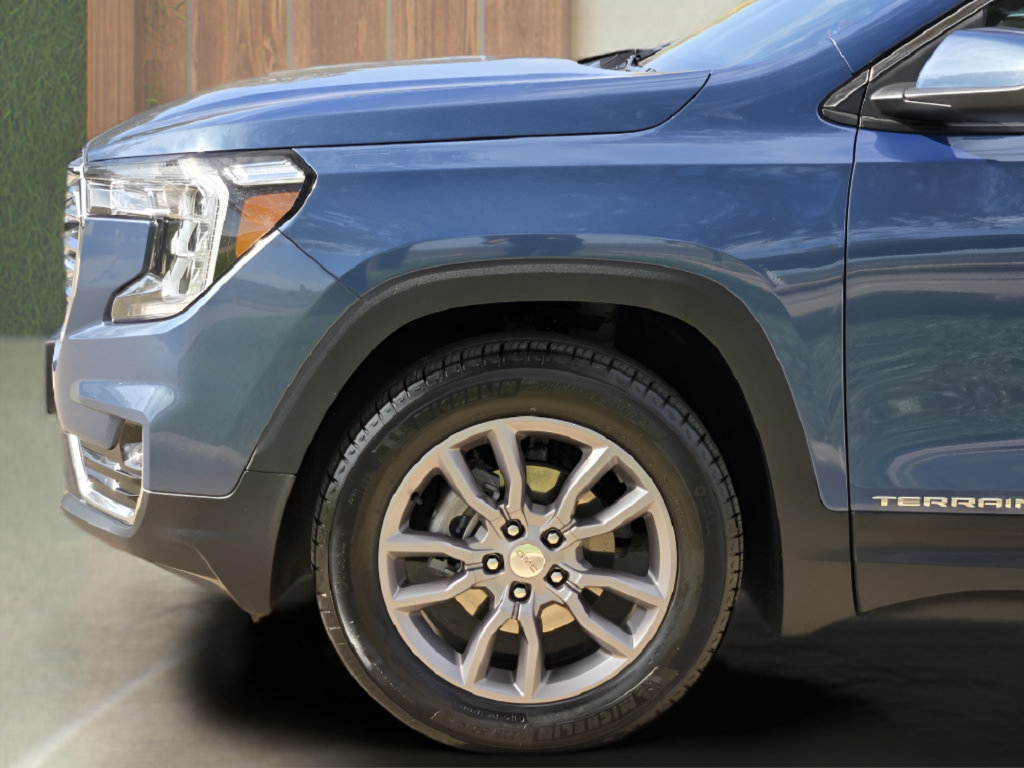 Used 2024 GMC Terrain SLT AWD/4WD image 10