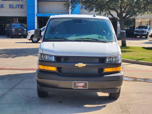 New 2025 Chevrolet Express 2500 image 9