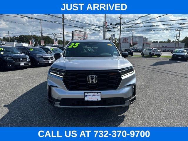 Used 2025 Honda Pilot TrailSport image 2
