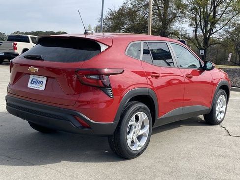 New 2026 Chevrolet Trax LS w/ LS Convenience Package FWD image 5