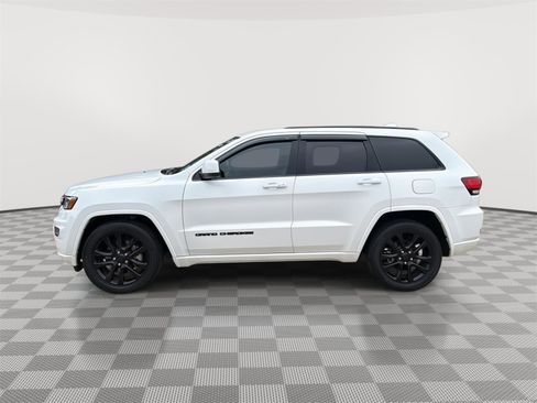 Used 2021 Jeep Grand Cherokee Laredo X image 2