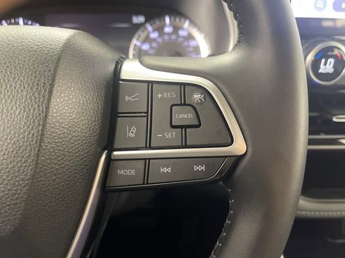 Certified 2024 Toyota Highlander XLE image 26