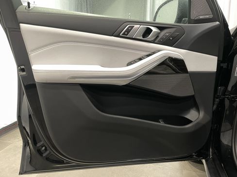 Used 2024 BMW X5 xDrive40i w/ Premium Package image 12