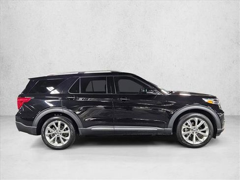 Used 2023 Ford Explorer Platinum w/ Technology Package image 4