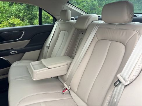 Used 2018 Lincoln Continental Reserve AWD/4WD image 15